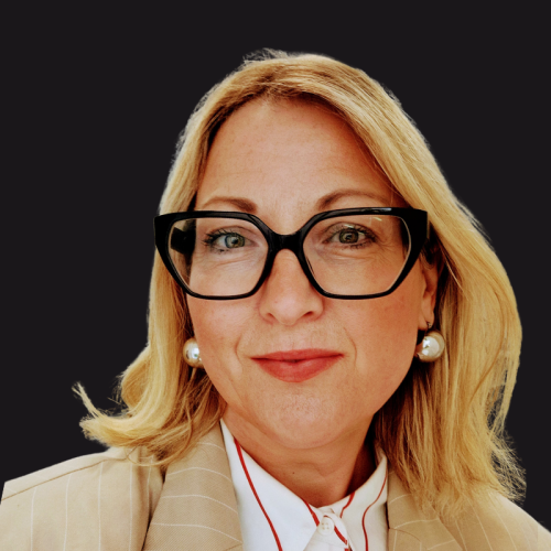 Headshot Louise Place